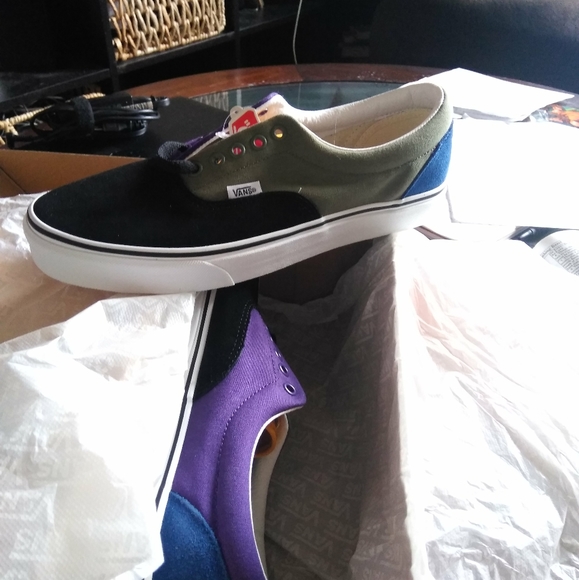 Vans - Picture 2 of 8